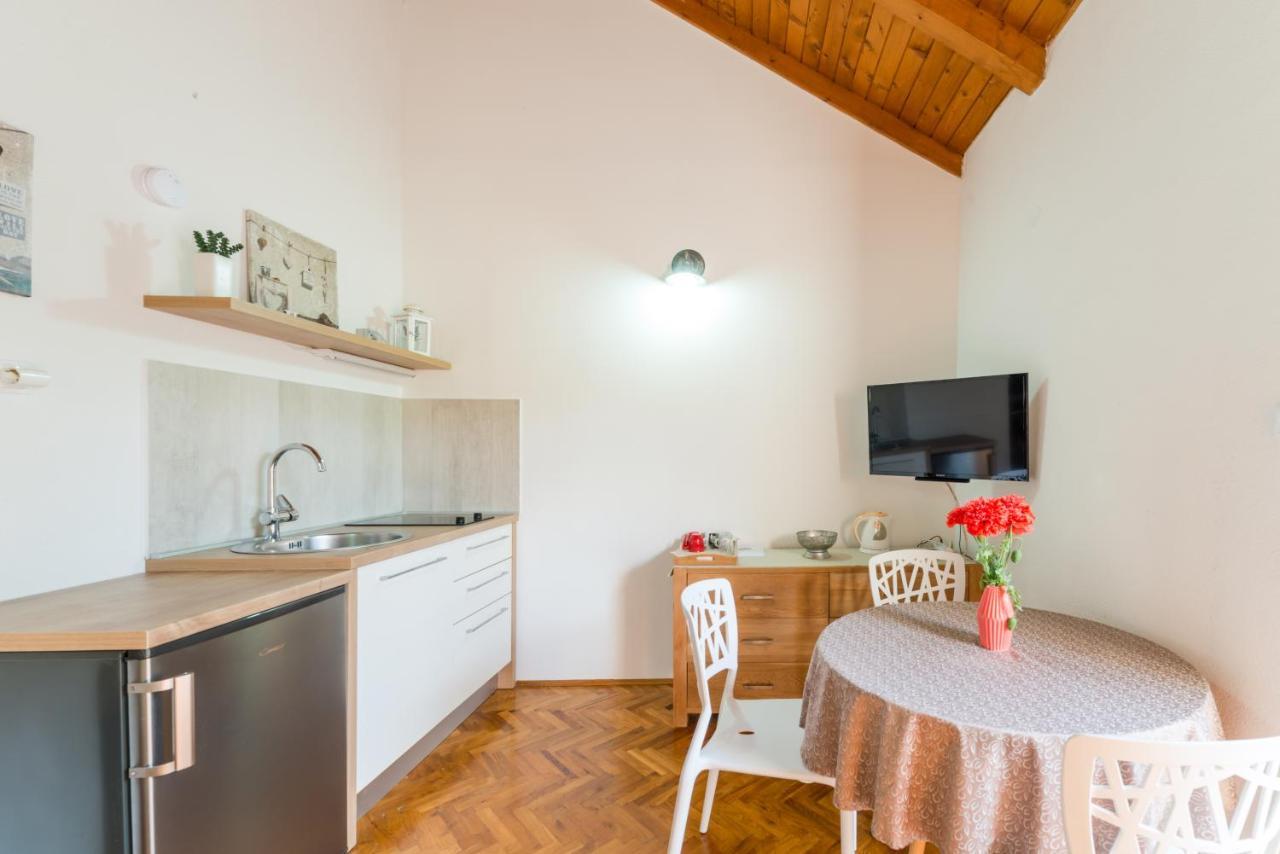 Apartmani Bugenvilija Brbinj 外观 照片