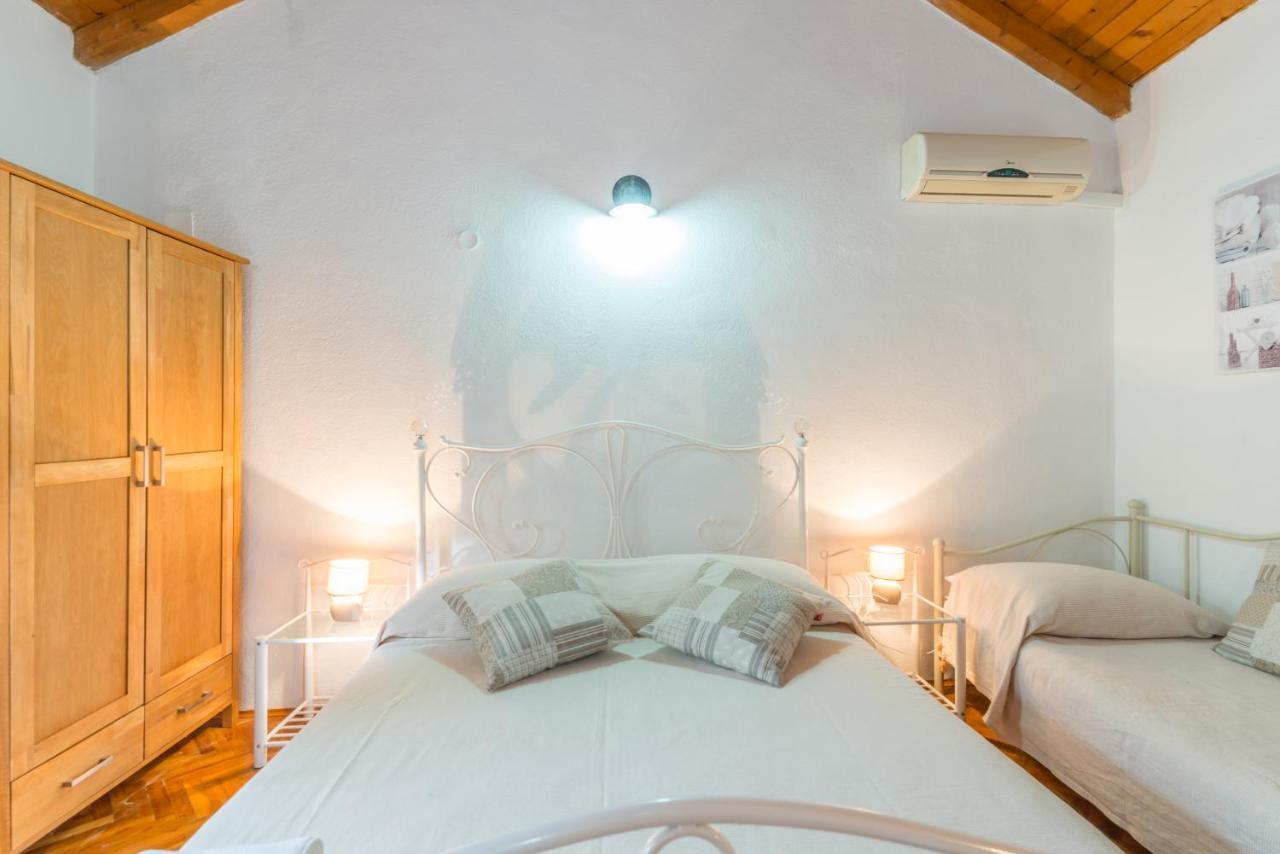 Apartmani Bugenvilija Brbinj 外观 照片