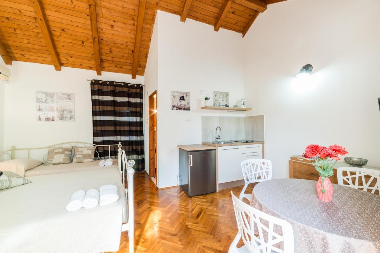Apartmani Bugenvilija Brbinj 外观 照片