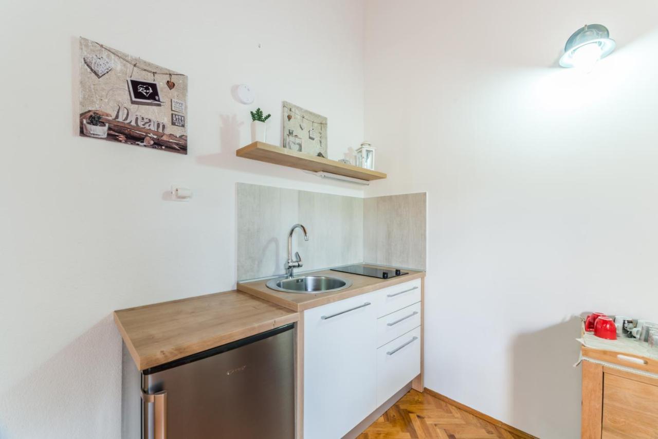 Apartmani Bugenvilija Brbinj 外观 照片
