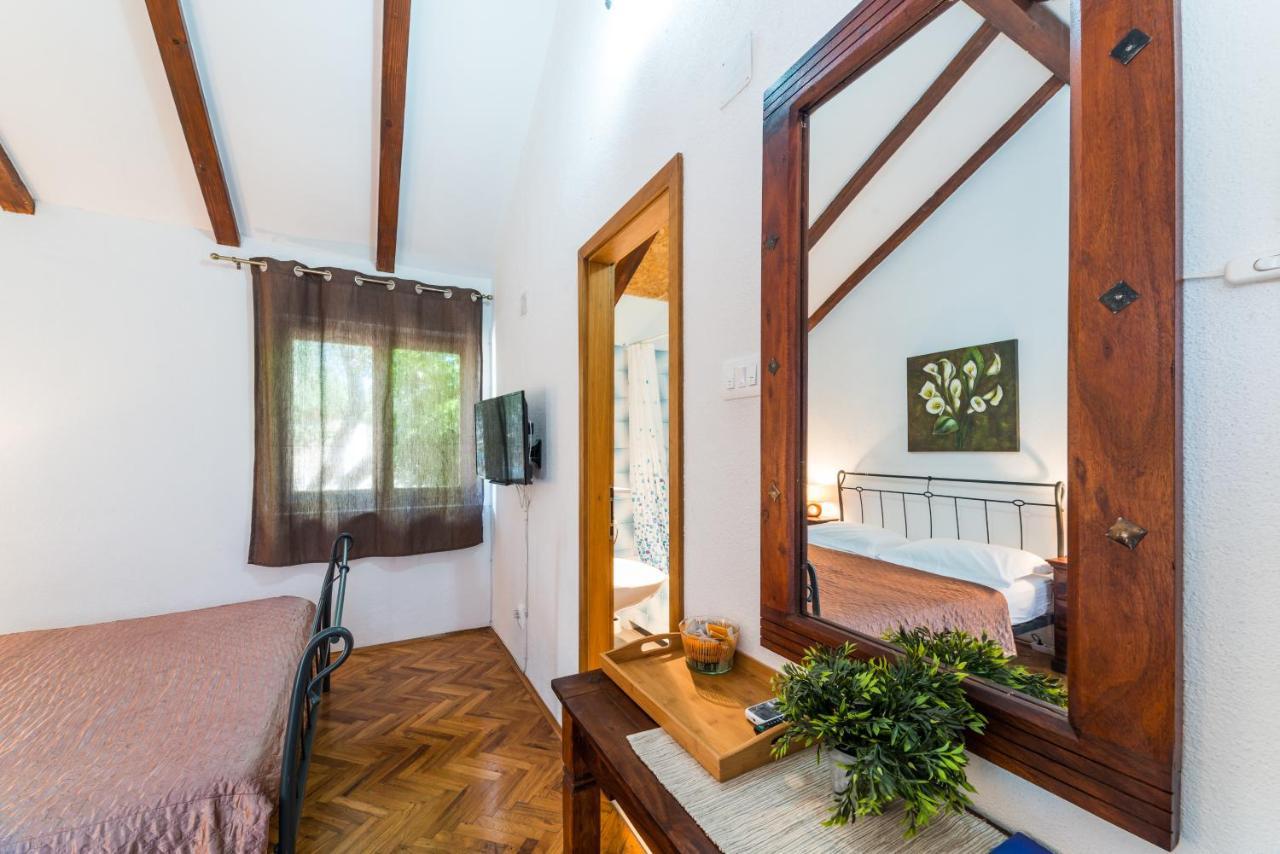 Apartmani Bugenvilija Brbinj 外观 照片